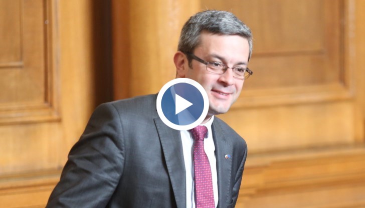 Биков не разбира какъв е проблемът с смс-ите на Божков