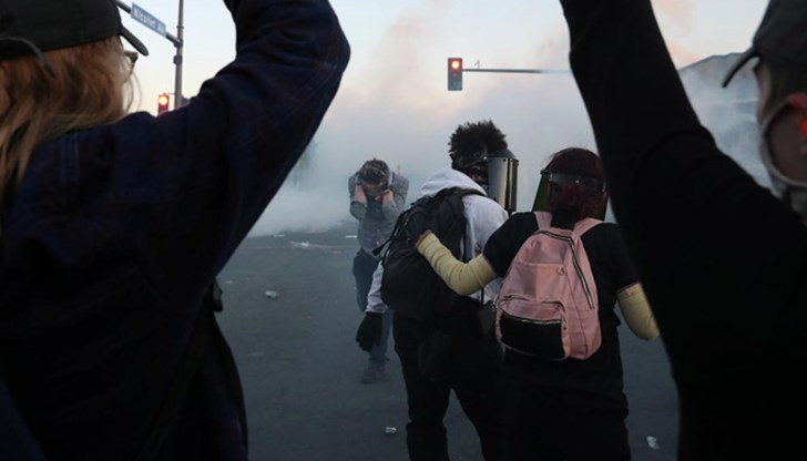 Според Репортер на MSNBC, акцията е "непровокирана" от демонстрантите