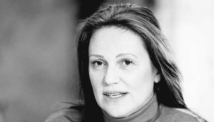 Това, че си позволявам лукса да не ръкопляскам постоянно или че критикувам управлението Ви? Това, че си позволявам лукса да не ръкопляскам постоянно или че критикувам управлението Ви?