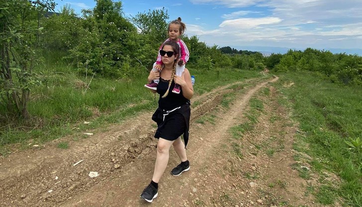 Как една майка се бори за достъп на детето до яслата