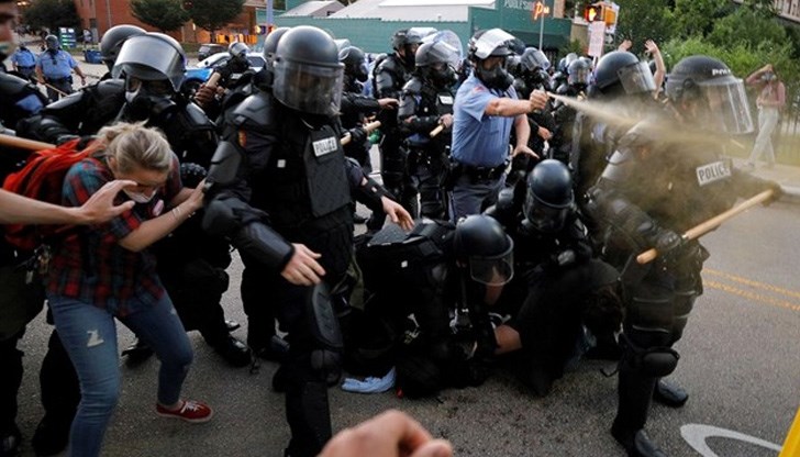 Стреляно е директно по тях с гумени куршуми Стреляно е директно по тях с гумени куршуми