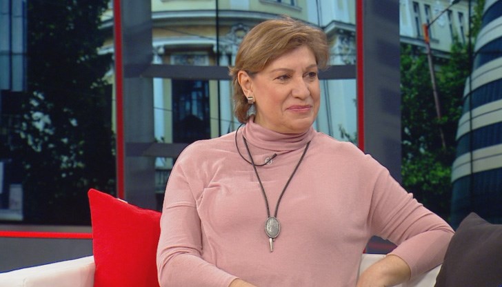 Според Стела Богомилова училището имитира, че нещо се е случило