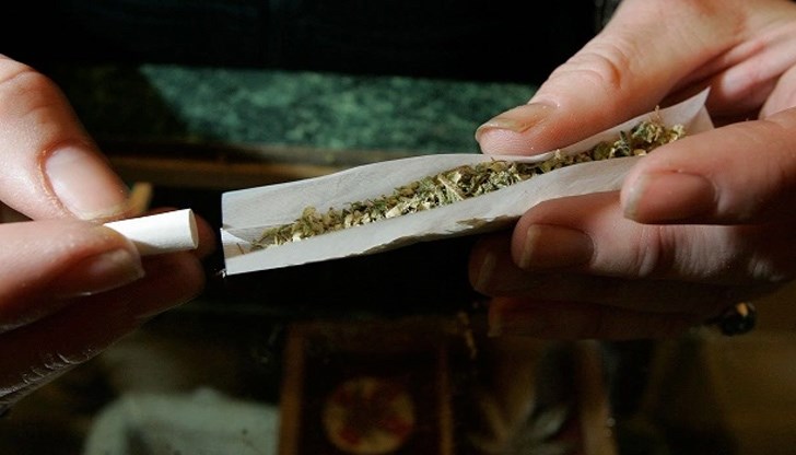 22-годишният мъж е обяснил на полицаите, че наркотикът е негов за лична употреба