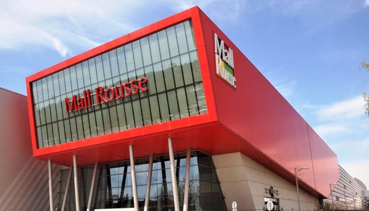 На територията на търговския център ще бъдат допускани само хора без видими симптоми на респираторно заболяване На територията на търговския център ще бъдат допускани само хора без видими симптоми на респираторно заболяване