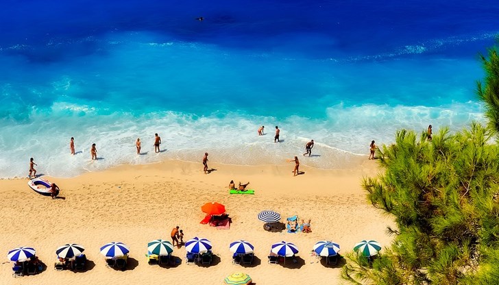 Гърция работи по мерки, които могат да доведат до частично или пълно премахване на карантината, засягащо български граждани, които влизат в страната Гърция работи по мерки, които могат да доведат до частично или пълно премахване на карантината, засягащо български граждани, които влизат в страната