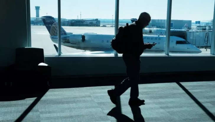 Положението не е добре. Държаха се много лошо с нас. Вече 24 часа сме тук Положението не е добре. Държаха се много лошо с нас. Вече 24 часа сме тук