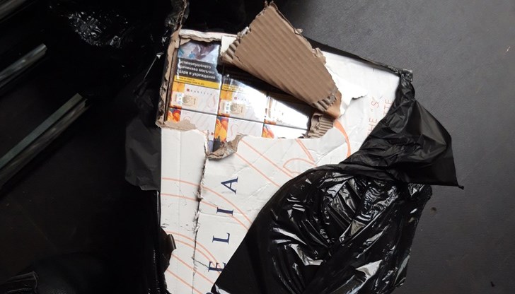 Митническото куче надушило наличието на тютюновите изделия