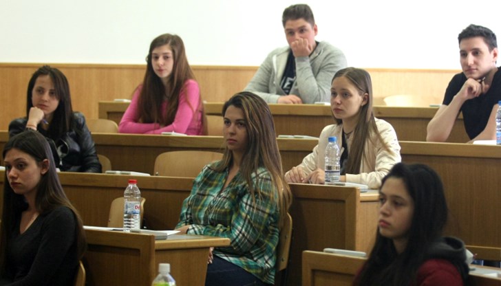 Онлайн петиция с над 7000 подписа настоява за отмяна на държавните зрелостни изпити и Националното външно оценяване след 7-и клас