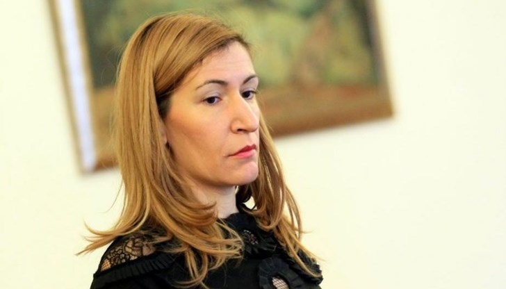 Лелче, аз точно не знам ти къде мислиш, че се намираш, ама времето на комуниЪма и изходните визи отдавна свърши Лелче, аз точно не знам ти къде мислиш, че се намираш, ама времето на комуниЪма и изходните визи отдавна свърши