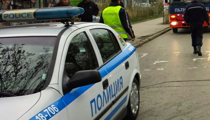 При удара пешеходката е леко ранена, като след преглед е настанена в болница „Канев“ с комоцио