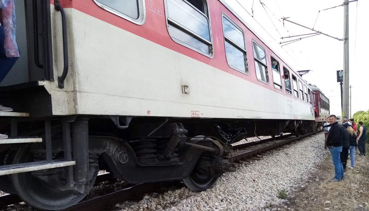 Джип се удари във влака от София за Варна, по чудо няма пострадали