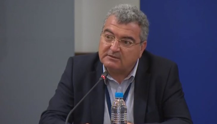 Заразена е избягала през багажното отделение и отказала преглед, а двама пътници вдигнали температурата си от 34 до 38 градуса за час Заразена е избягала през багажното отделение и отказала преглед, а двама пътници вдигнали температурата си от 34 до 38 градуса за час