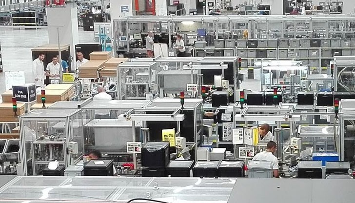 В завода за автомобилни части "Костал" в момента работят стотина души