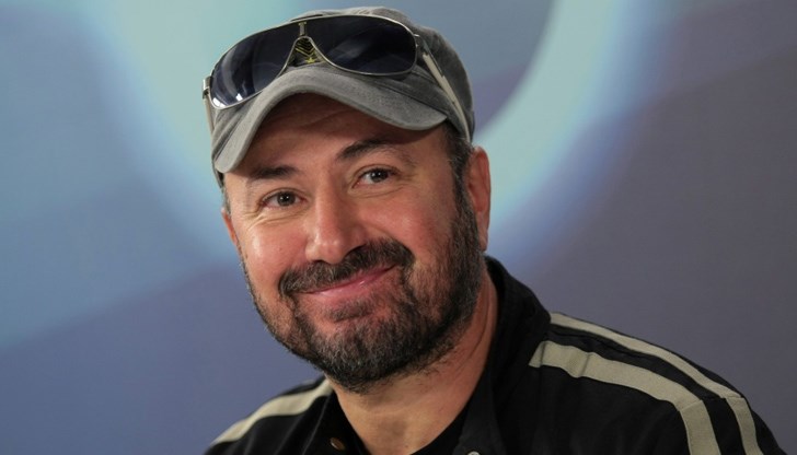 Рожденият ден е специален и необичаен, защото заедно с издателство Книгомания, Стефан пуска на пазара своя „Книга за песните” Рожденият ден е специален и необичаен, защото заедно с издателство Книгомания, Стефан пуска на пазара своя „Книга за песните”