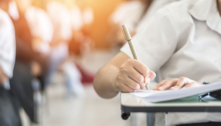 Фактът, че не остава много време до края на учебната година, притеснява както учениците и родителите, така и директорите и учителите Фактът, че не остава много време до края на учебната година, притеснява както учениците и родителите, така и директорите и учителите