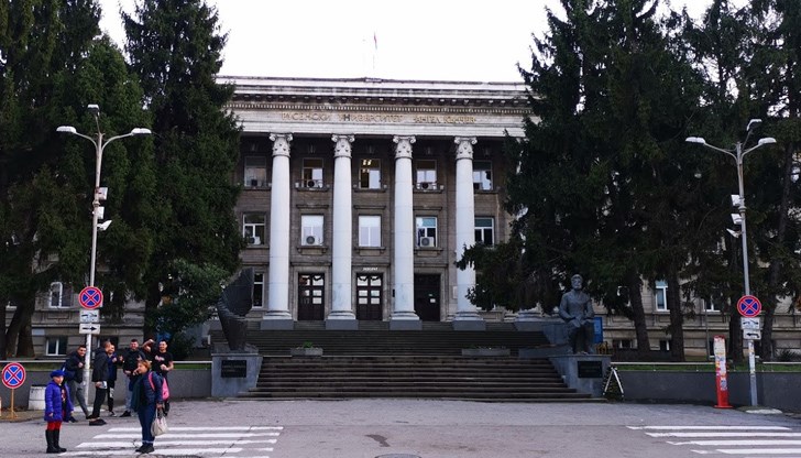 В рейтинга са включени само акредитирани висши училища, които предлагат обучение в степените бакалавър, магистър и доктор В рейтинга са включени само акредитирани висши училища, които предлагат обучение в степените бакалавър, магистър и доктор