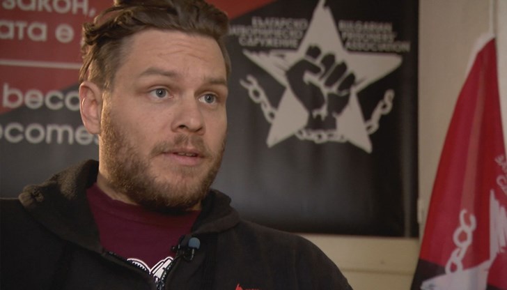 Искането за възобновяване на делото се явява процесуално недопустимо и следва да бъде оставено без разглеждане, пишат съдиите