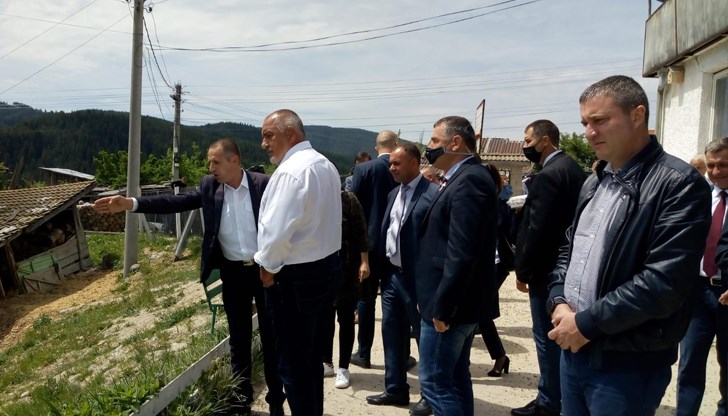 Ако получа писмо за "Левски”, ще го скъсам и ще го хвърля в коша, закани се Борисов Ако получа писмо за "Левски”, ще го скъсам и ще го хвърля в коша, закани се Борисов