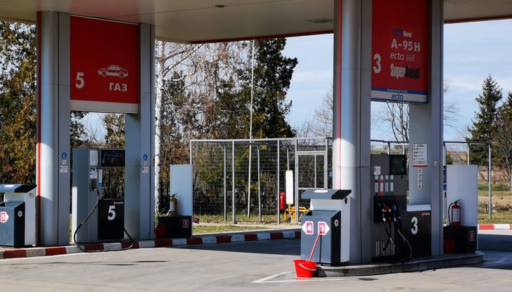 В България цените на горивата са паднали само между 5.4 и 0%