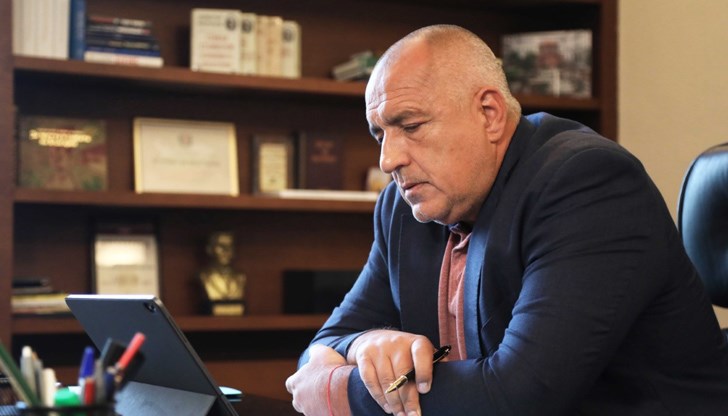 В основата на преобладаващите позитивни оценки досега е верният усет на властта към календара на обществените настроения, коментират от "Галъп"