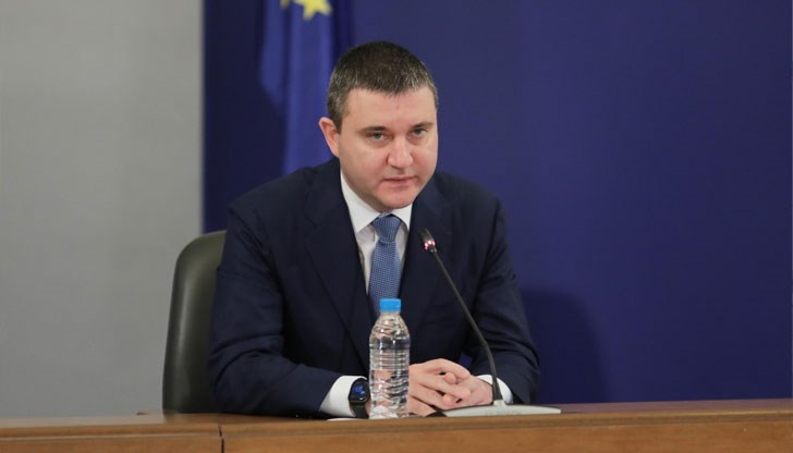 Клубът е търговско дружество, коментира финансовият министър