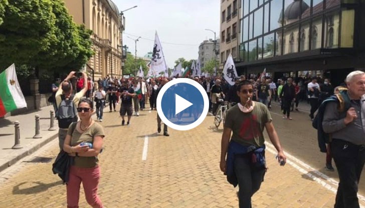Демонстрантите ще скандират "Оставка" под прозорците на властта