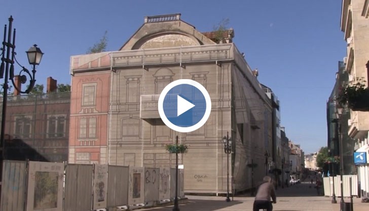 Декоративното предпазно пано за 90 000 лева на Старата полиция се накъса