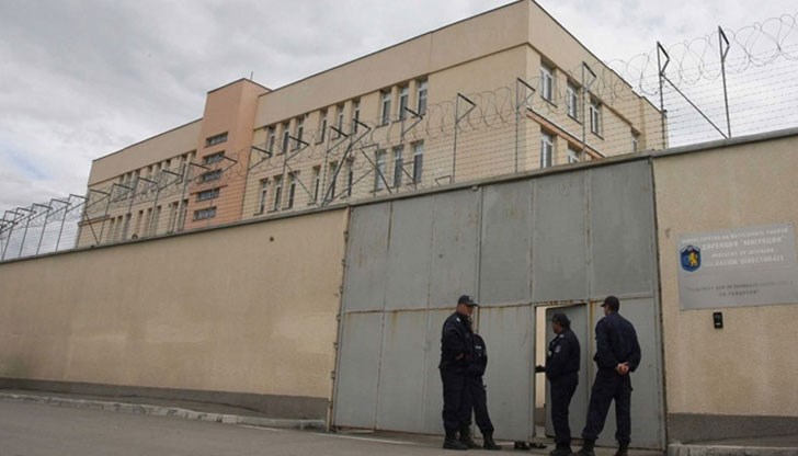 Мъжете са настанени в дома за временно настаняване на чужденци в Бусманци и се намират под карантина