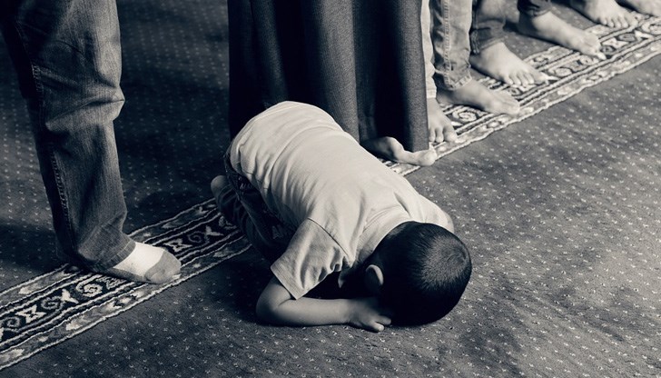 Заради противоепидемичните мерки молитвите пред джамиите ще бъдат по-различни