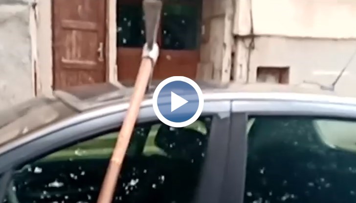 Колата на Адрияна Асенова осъмна със забита в тавана кирка