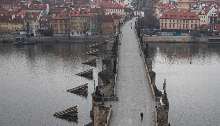 Чешките граждани от 24 април могат да пътуват зад граница, но само в изключителни случаи