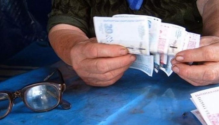 Размерът на пенсията се определя всяка година с постановление на Министерския съвет Размерът на пенсията се определя всяка година с постановление на Министерския съвет