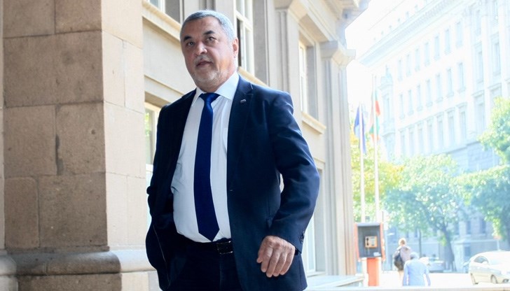 Лидерът на НФСБ смята, че има първи удар, втори удар, да очакваме и трети удар Лидерът на НФСБ смята, че има първи удар, втори удар, да очакваме и трети удар