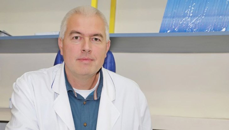 Звънят хора с пристъпи от изпотяване, тръпки, зачервяване на кожата, болки в сърдечната област, главоболие и мускулна слабост Звънят хора с пристъпи от изпотяване, тръпки, зачервяване на кожата, болки в сърдечната област, главоболие и мускулна слабост