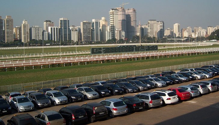 Автомобилите били в отлично състояние, готови за движение, с ключовете на контактите