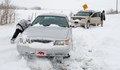 Десетки автомобили заседнаха в снега посред лято в Източна Турция