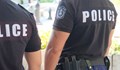 Гол до кръста мъж псува полицаи във Варна