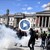 Вижте сблъсъците между протестиращи и полиция в Лондон Вижте сблъсъците между протестиращи и полиция в Лондон