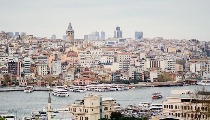 Хората виждат красивия живот в курортите и не си представят как преживяват турците в останалата част от страната