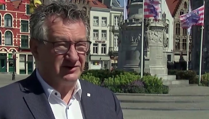 62-годишният Де Фау е бил спешно опериран