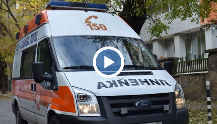 Лекарите се борят за живота му