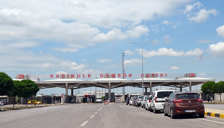 Трафикът на товарни автомобили на ГКПП Лесово е интензивен на изхода от България