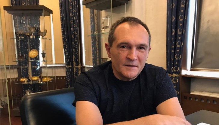 За всички дебили, които вярват на лъжеца Васил Крумов Божков, пише съдружникът му За всички дебили, които вярват на лъжеца Васил Крумов Божков, пише съдружникът му