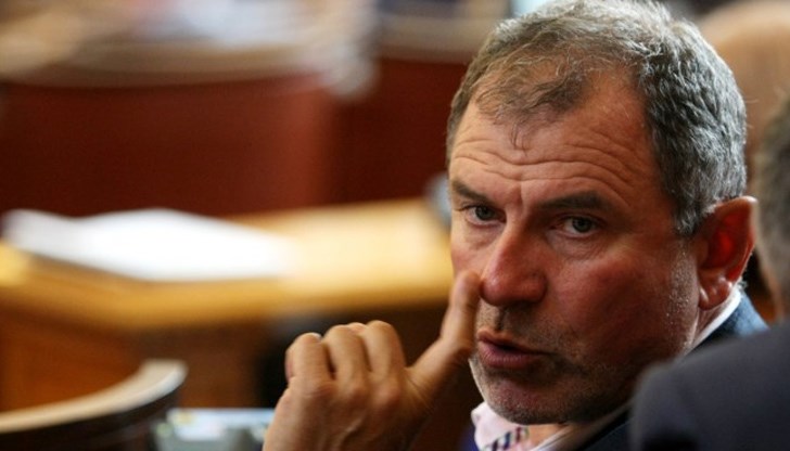 Методи Андреев: Когато става въпрос за далавера, българските висши държавни чиновници много ясно и бързо се ориентират Методи Андреев: Когато става въпрос за далавера, българските висши държавни чиновници много ясно и бързо се ориентират