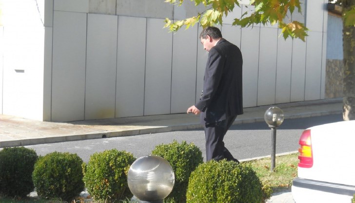 Христо Русев влезе във фокуса на общественото внимание с аферата „Едно жилище - продадено на поне двама” Христо Русев влезе във фокуса на общественото внимание с аферата „Едно жилище - продадено на поне двама”