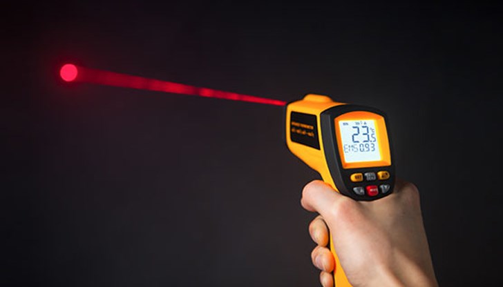 Дълго време ще има нужда от хора, които да проверяват температурата Дълго време ще има нужда от хора, които да проверяват температурата