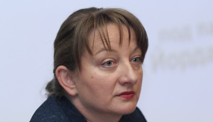 Министър Сачева обясни, че работодателите ще могат да кандидатстват едновременно за мярката 60 на 40, както и за мярката за изплащане на субсидии от 290 лв. към работната заплата на служителите