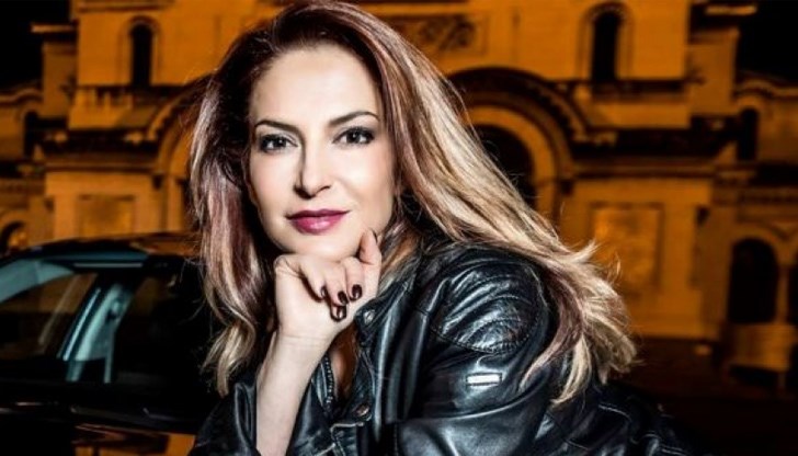 Ива Дойчинова е знаков глас в българския радиоефир с ярко присъствие и в телевизионната журналистика като водеща в трите национални телевизии