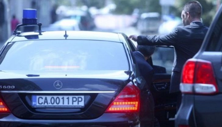 Специалисти подозират, че целта е да се направи втора НСО, да се обезсили сегашната служба и така да се отнемат лостове и правомощия на държавния глава Специалисти подозират, че целта е да се направи втора НСО, да се обезсили сегашната служба и така да се отнемат лостове и правомощия на държавния глава