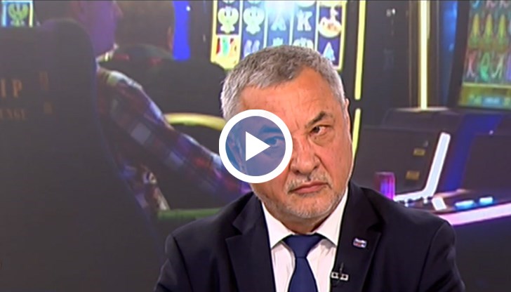 Индиректно обясни, че всички решения в управляващата партия се взимат еднолично от лидера ѝ Бойко Борисов